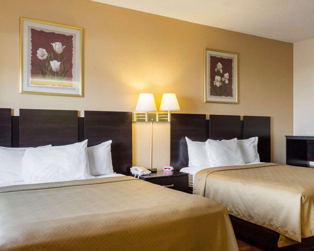 Econo Lodge Watertown Habitación foto