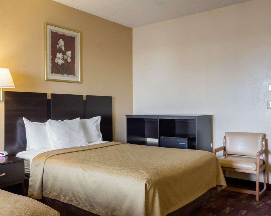 Econo Lodge Watertown Habitación foto