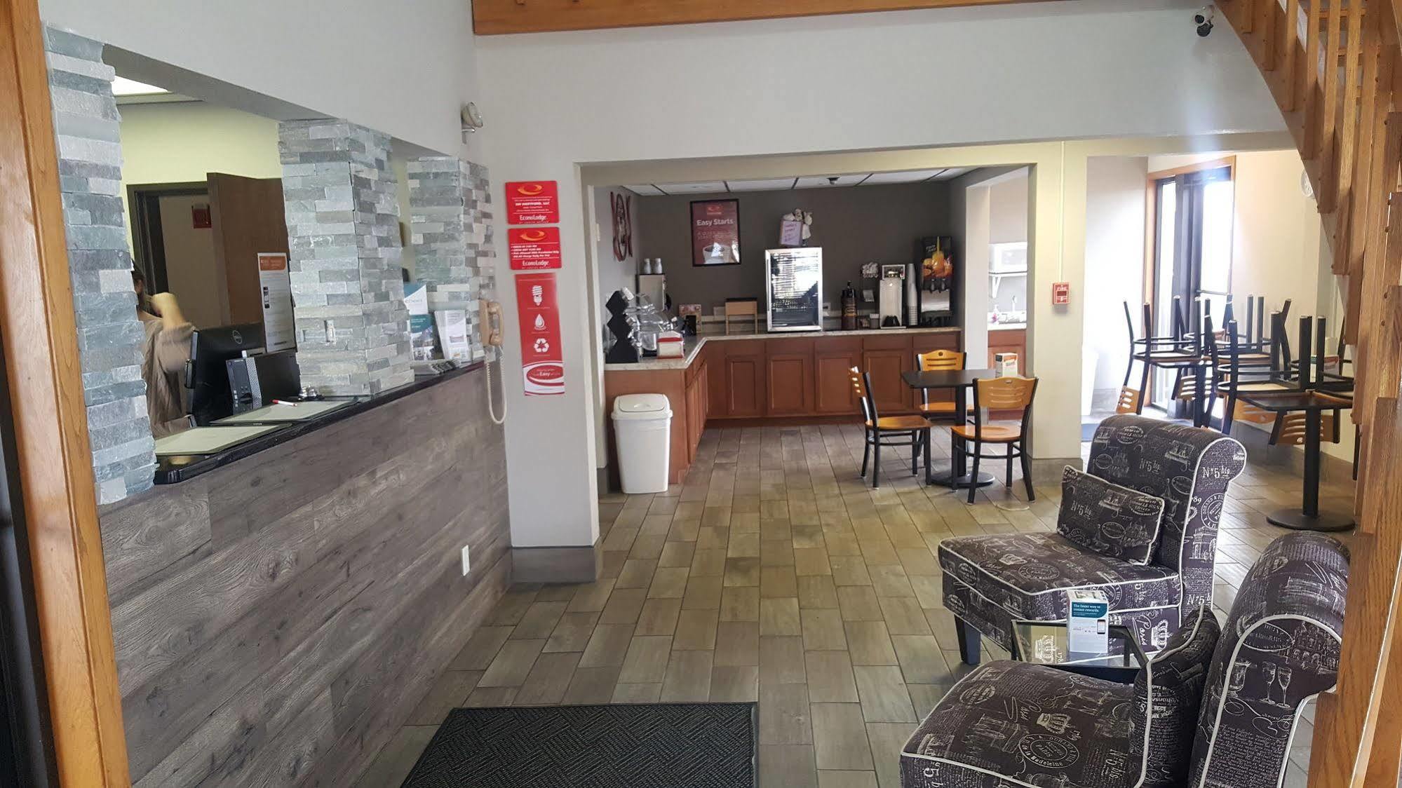 Econo Lodge Watertown Exterior foto